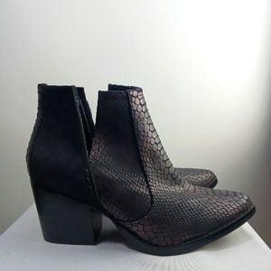 Laura Marano Black Snake Skin Print Booties 3” Heel Women’s Boots U.S. Size 8